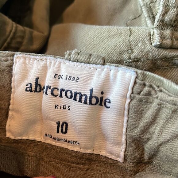 Boys Olive Green Cargo Shorts, size 10, Slightly Distressed Shorts, Abercrombie - Picture 7 of 8